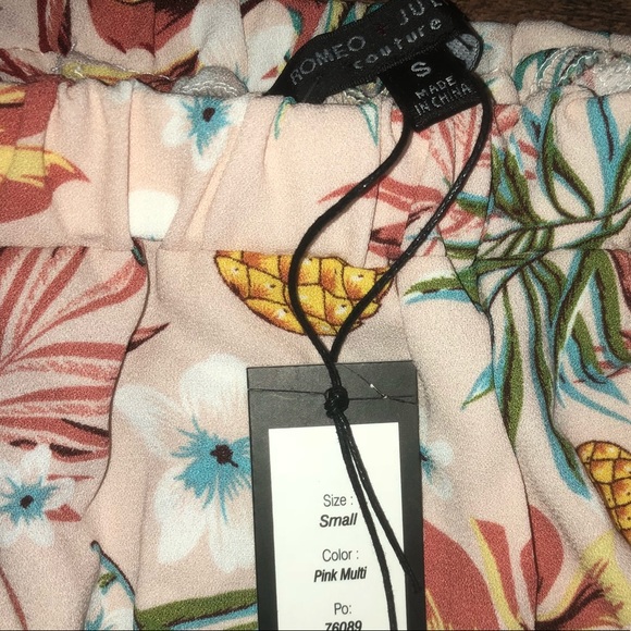 Off the Shoulder Tropical Blouse - Picture 5 of 5